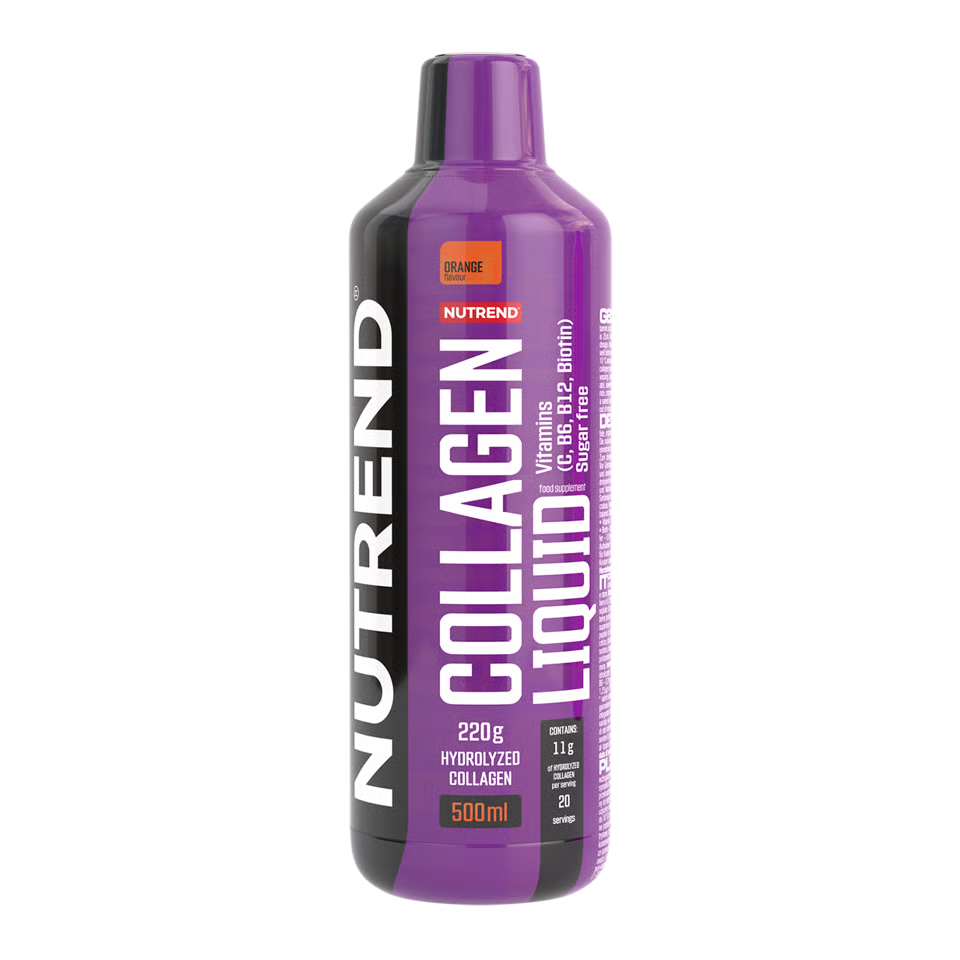Sticlă plastic violet Nutrend Collagen Liquid 500ml cu logo roșu NUTREND și text alb mare pe lateral, etichetă portocalie cu aromă de portocală, specificații vizibile 220g colagen hidrolizat, 11g per doză, 20 porții, fără zahăr. Supliment lichid cu 11000mg peptide colagen hidrolizat per porție, vitamina C, B6, B12, biotină și cupru pentru sinteza normală de colagen. Susține elasticitatea pielii, sănătatea articulațiilor și oaselor, sistemul imunitar, absorbție rapidă fără dizolvare.