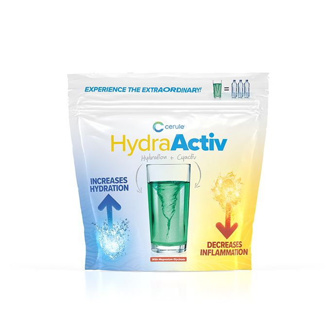 Pungă albă Cerule HydraActiv cu logo turcoaz-verde, text mare HydraActiv Hydration + Cyactiv, pahar cu lichid verde-teal vizibil central, săgeți Increases Hydration și Decreases Inflammation, mențiune With Magnesium Glycinate, slogan Experience the Extraordinary. Formulă premium electroliți cu 30 plicuri, extract spirulină Cyactiv brevetat, magneziu glicinat și complex vitamine B pentru hidratare de 3 ori mai rapidă. Susține reducerea inflamației, energia și recuperarea musculară, aromă naturală lămâie.