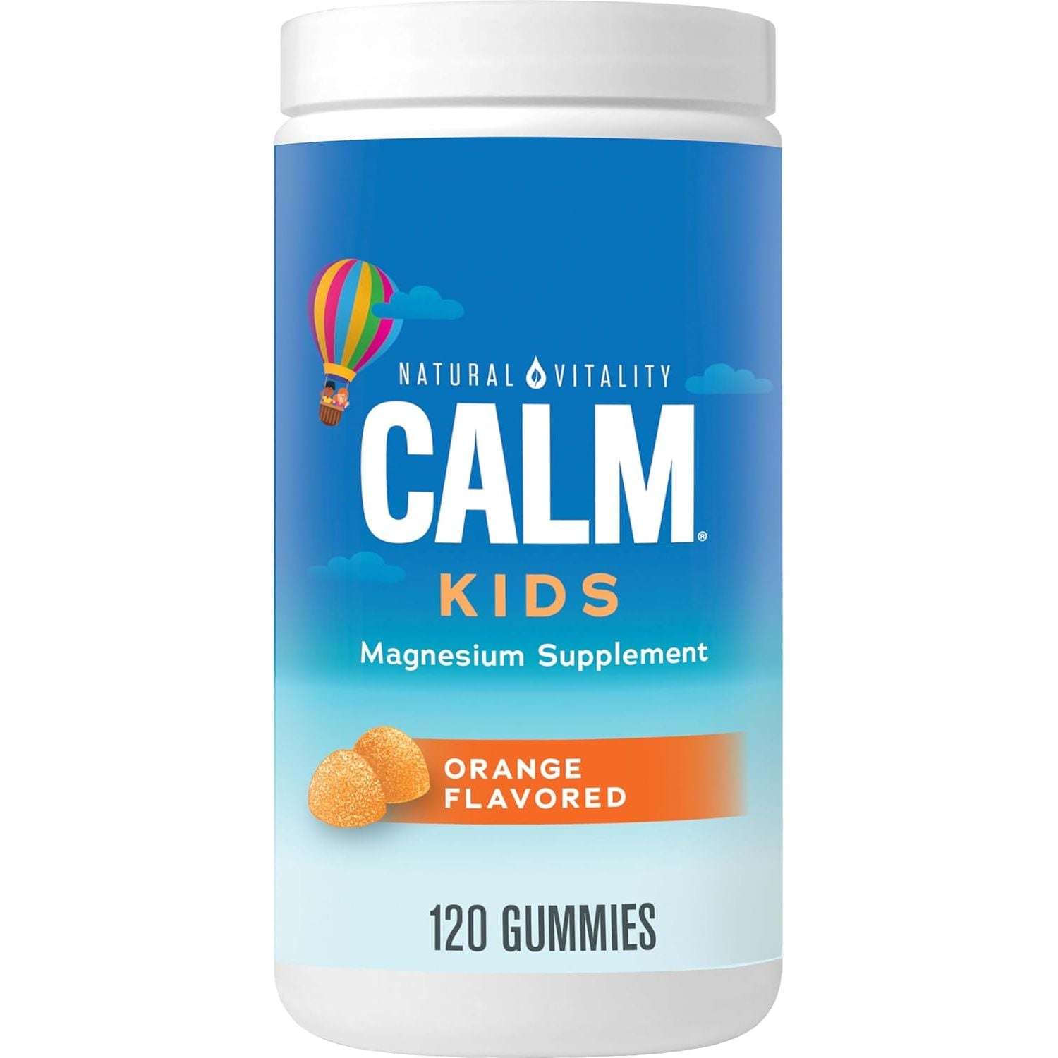 Recipient plastic alb Natural Vitality Calm Kids cu capac alb, etichetă albastră cu nori și balon cu aer cald colorat, text mare CALM alb și KIDS galben, Magnesium Supplement, banner portocaliu Orange Flavored, ilustrații jeleuri portocalii, 120 Gummies vizibil. Jeleuri cu magneziu citrat pentru copii, 83mg magneziu per jeleu, aromă naturală de portocale, doar 1g zahăr. Susține relaxarea, somnul liniștit și funcția musculară, vegan, fără gluten, Non-GMO, fără coloranți artificiali.